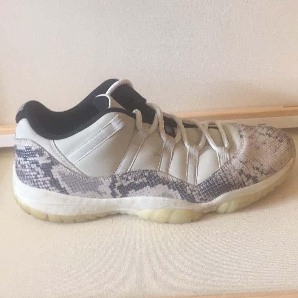 Jordan 11 Retro Low (Snake Light Bone)